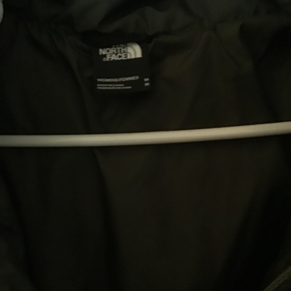 The North Face  Dealio women’s down crop jacket coat  medium new Taupe green - Picture 3 of 5